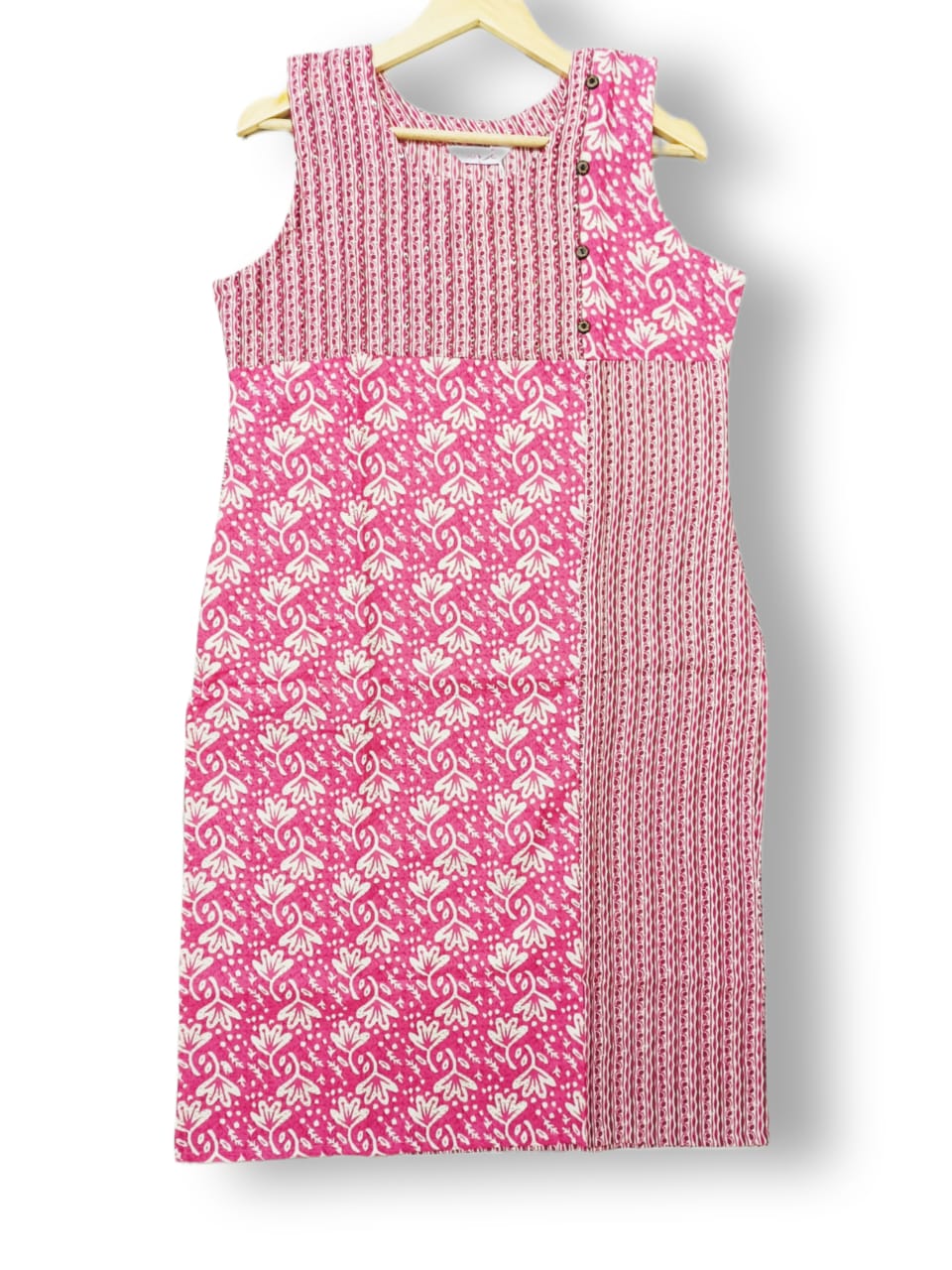 CAPSULE RAYON MIX AND MATCH SLEEVELESS KURTI WITH ATTACHED SLEEVE